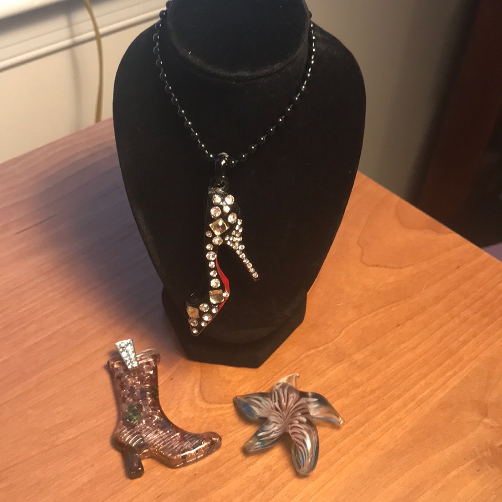 Lot all 3 pieces shoe necklace w/ shoe and flower